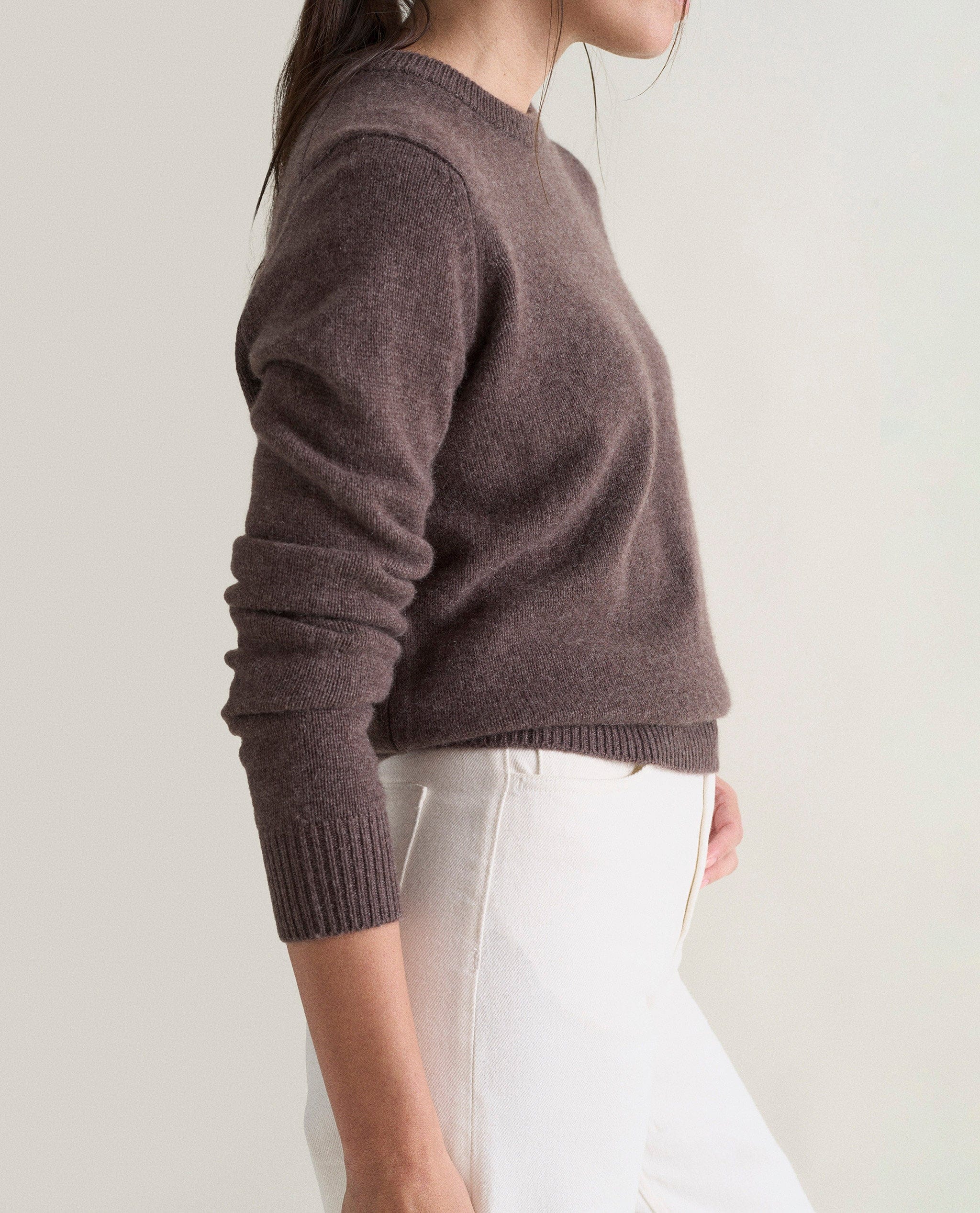 Women's Finest Cashmere Mid-Weight Crew Neck Jumper - Chocolate - Image 5