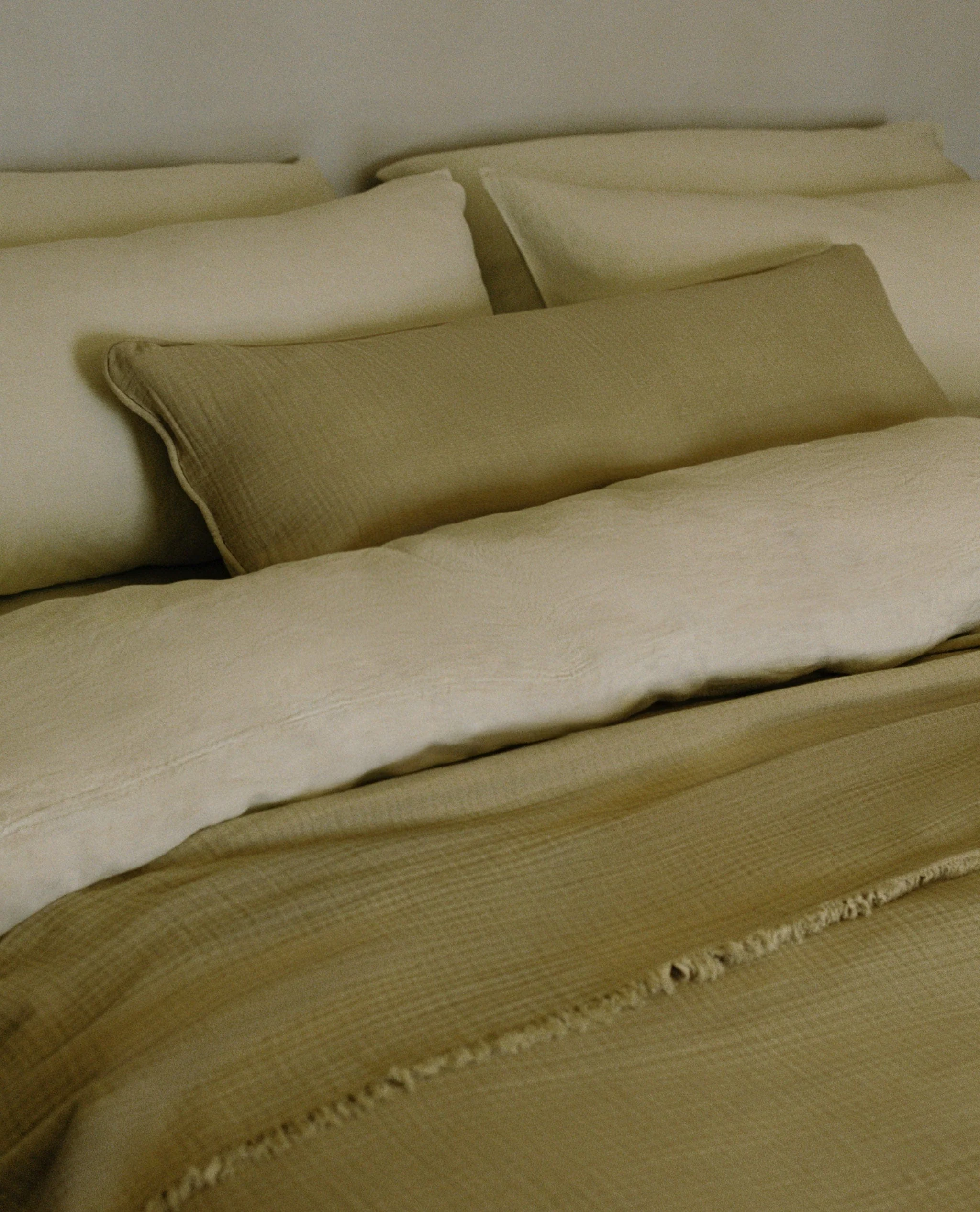 House of Grey Organic Cotton Muslin Lumbar Cushion Cover - Chamomile - Image 3