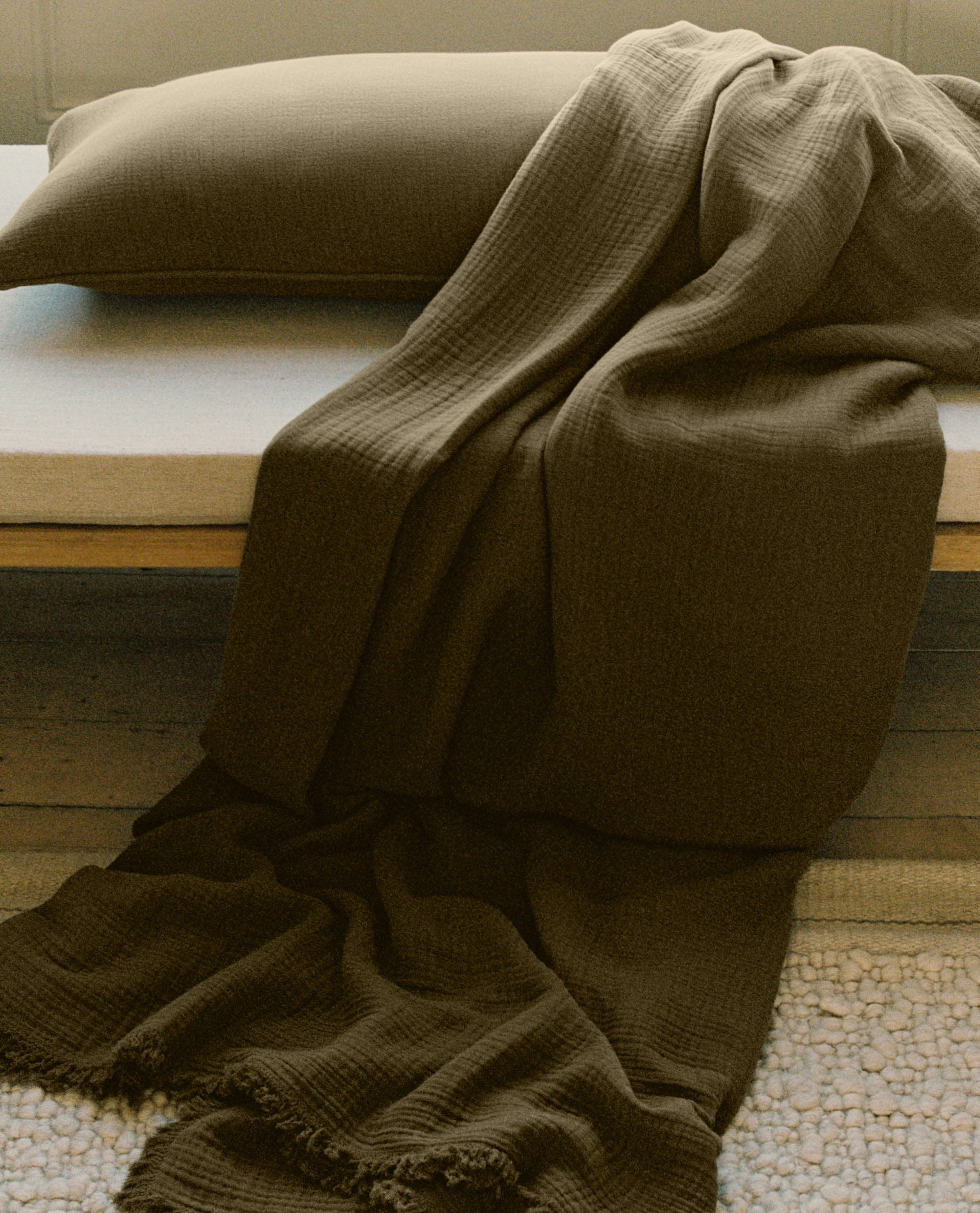 House of Grey Organic Cotton Muslin Throw - Seaweed - Image 3