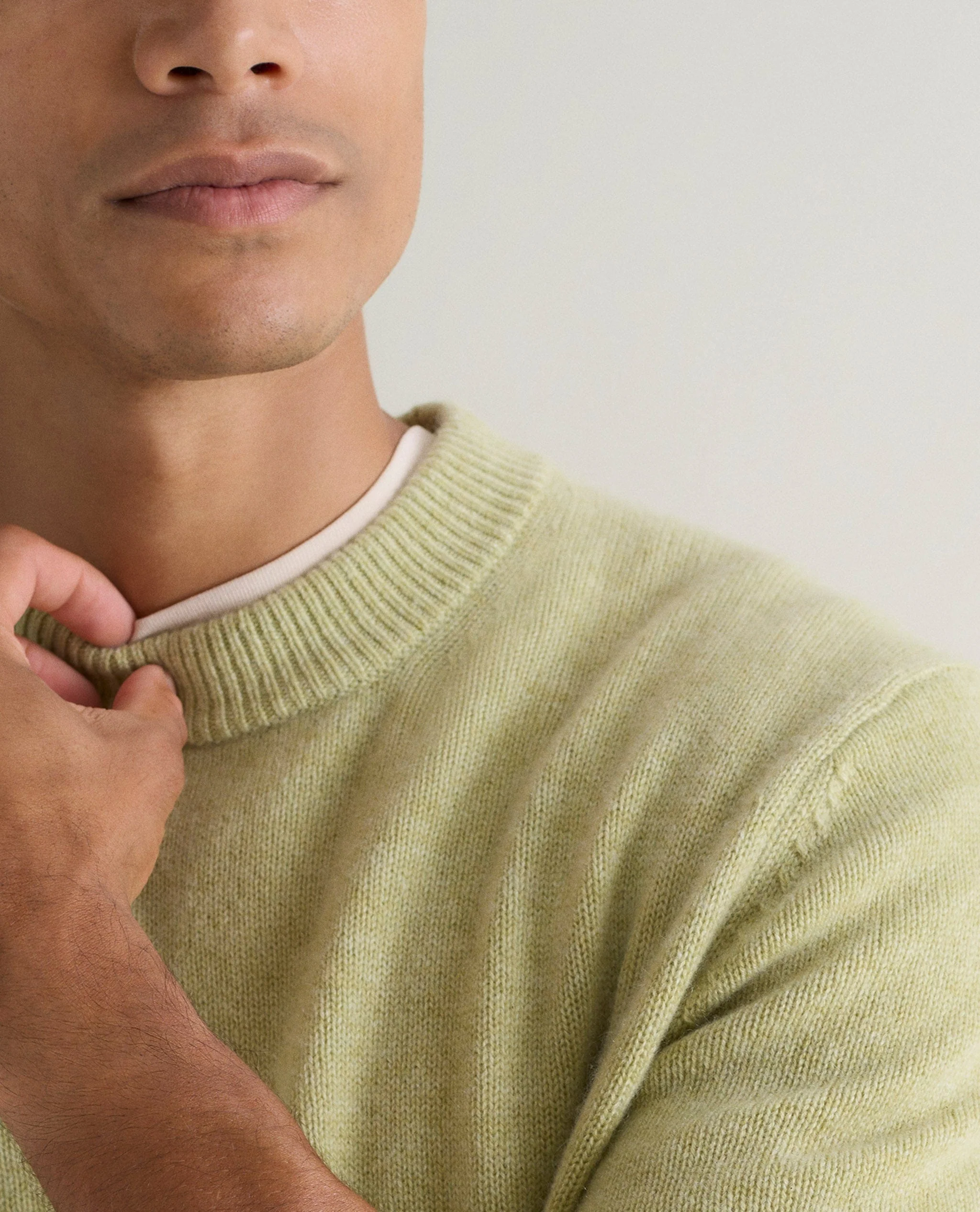 Men's Finest Cashmere Mid-Weight Crew Neck Jumper - Image 14