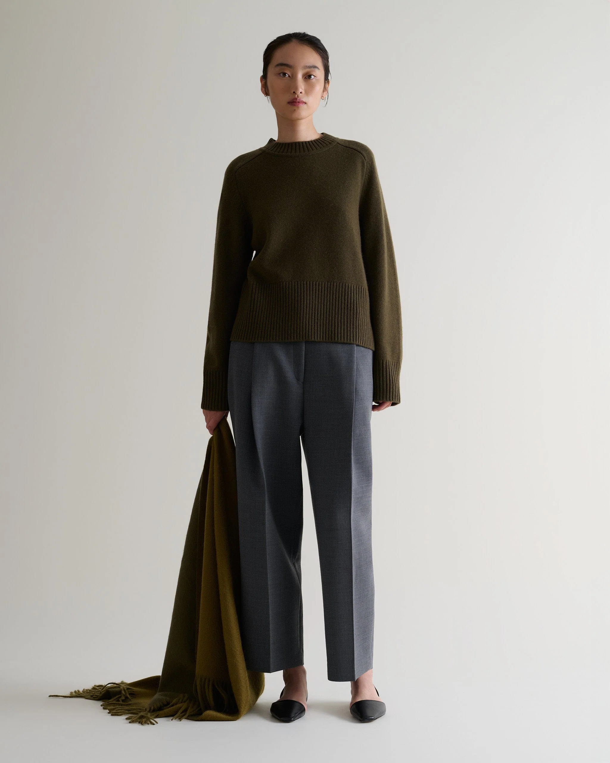 Women's Cashmere Merino Saddle Sleeve Crew Neck Jumper - Military Green - Image 5
