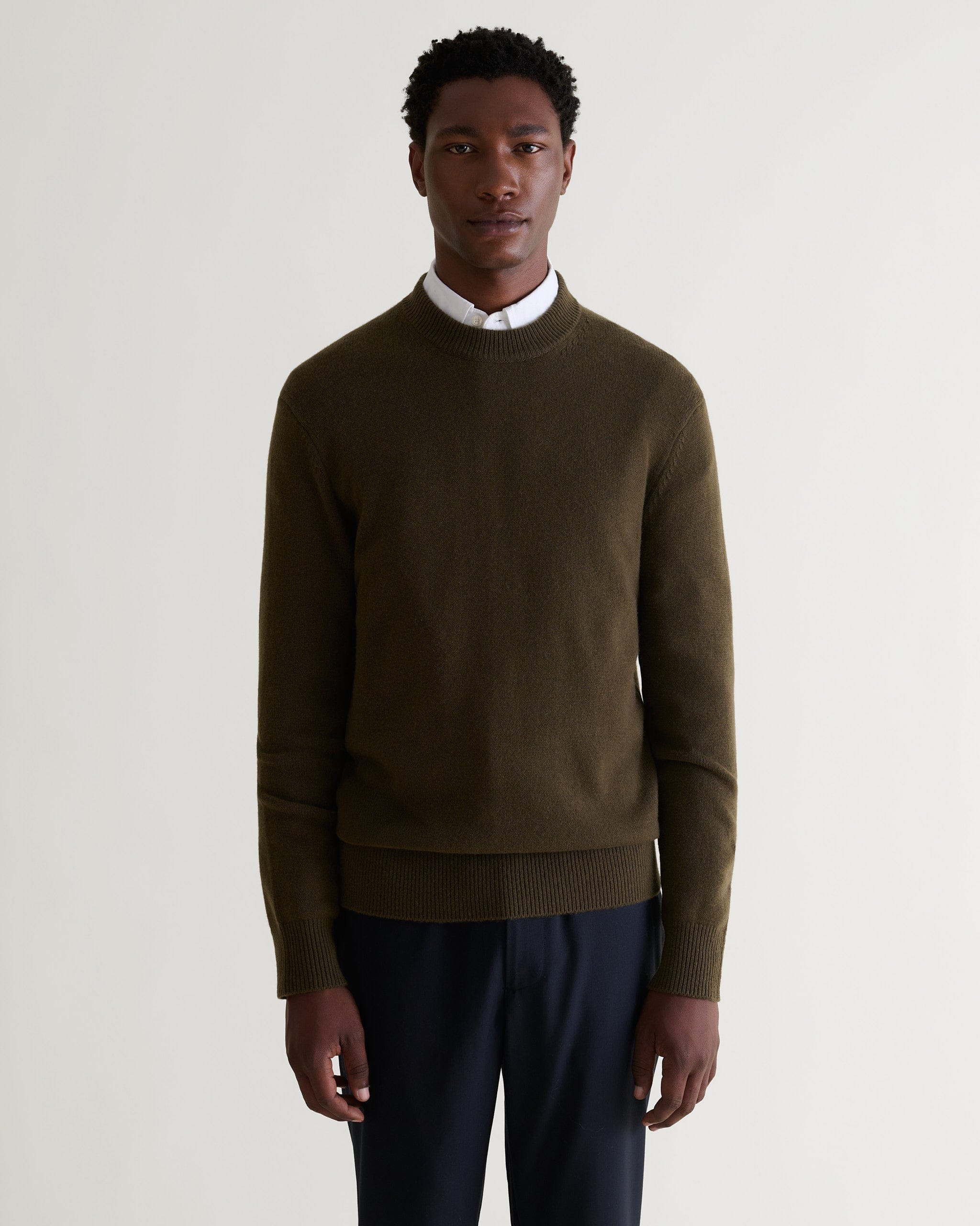 Men's Finest Cashmere Mid-Weight Crew Neck Jumper - Military Green