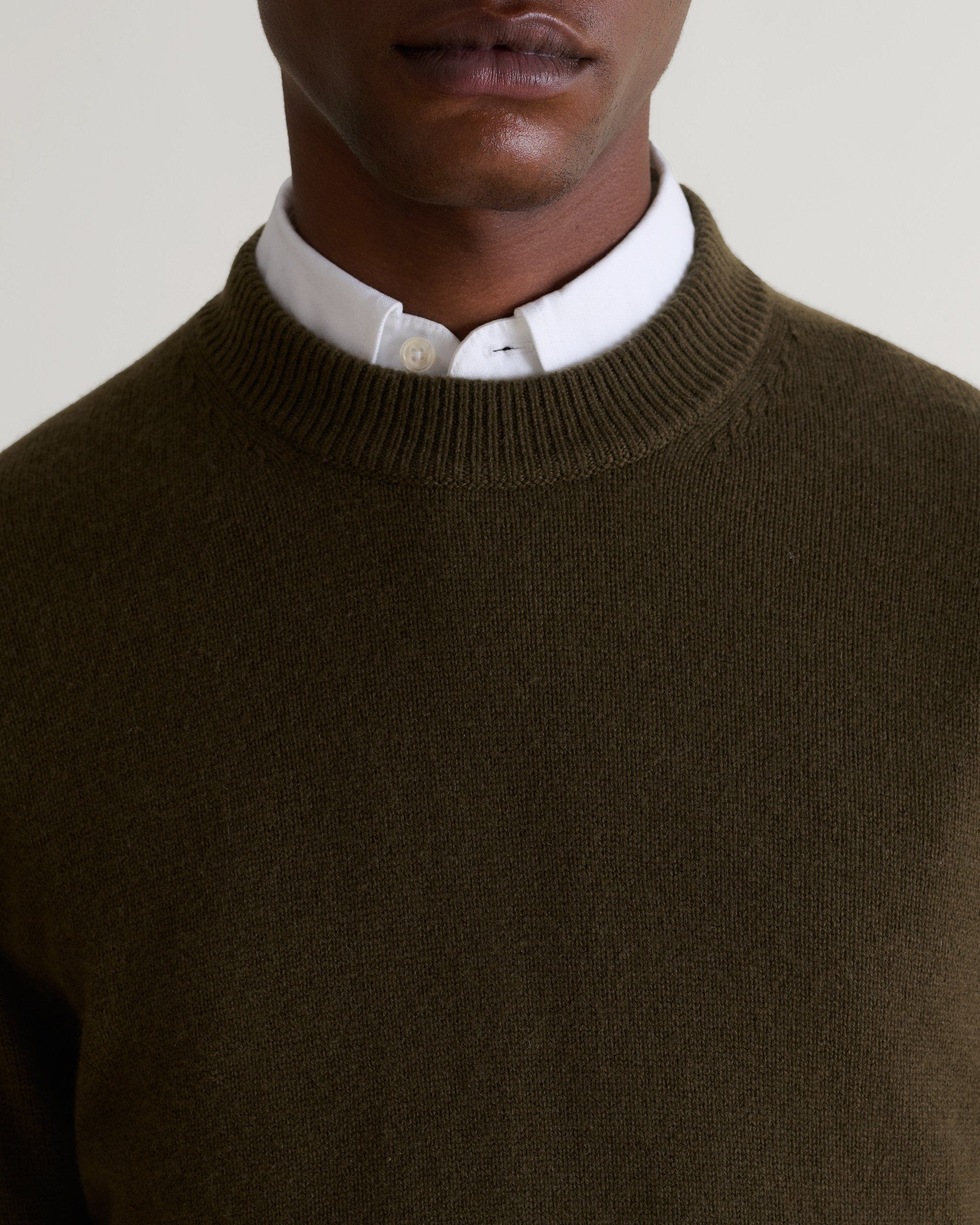 Men's Finest Cashmere Mid-Weight Crew Neck Jumper - Military Green - Image 3