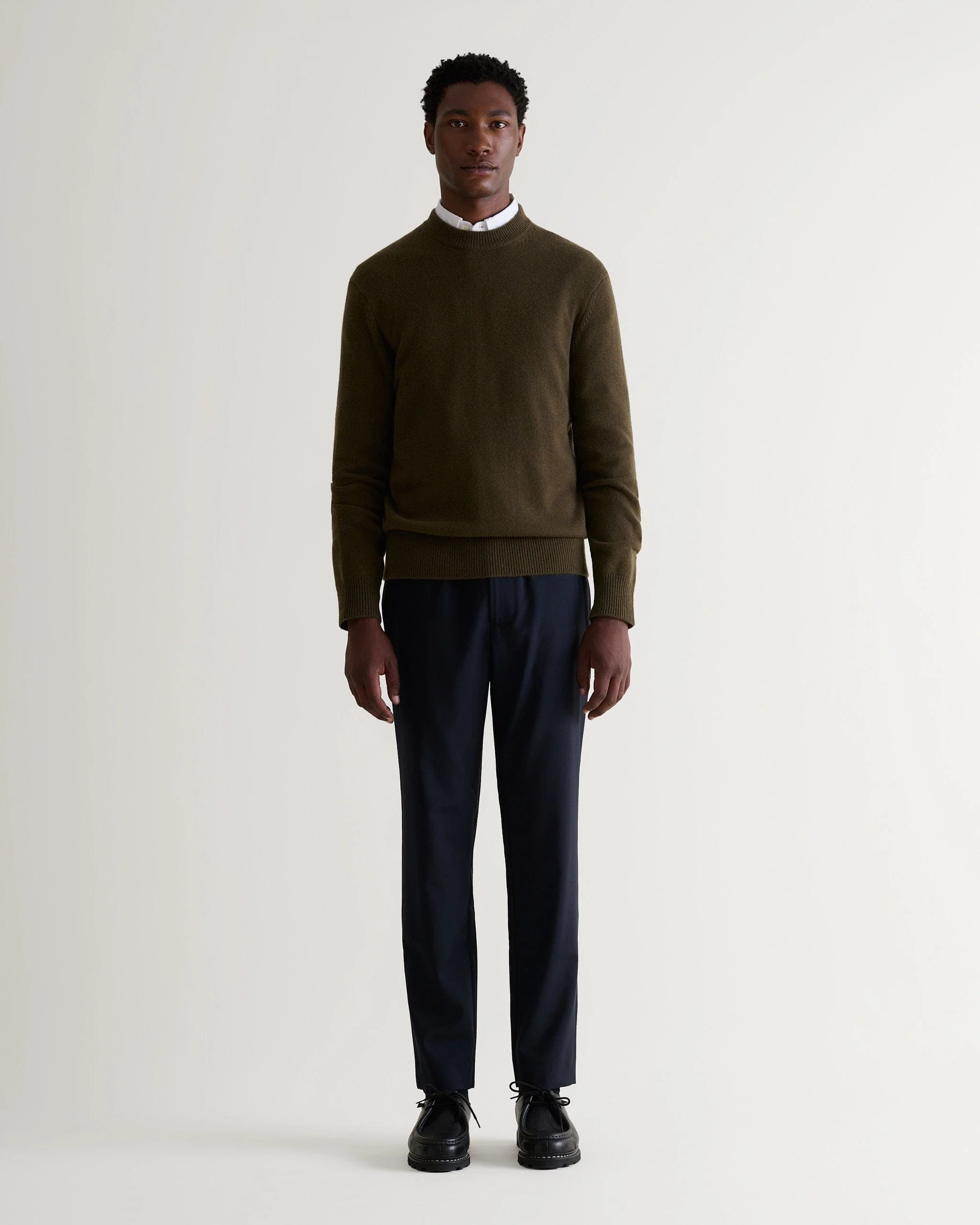 Men's Finest Cashmere Mid-Weight Crew Neck Jumper - Military Green - Image 4