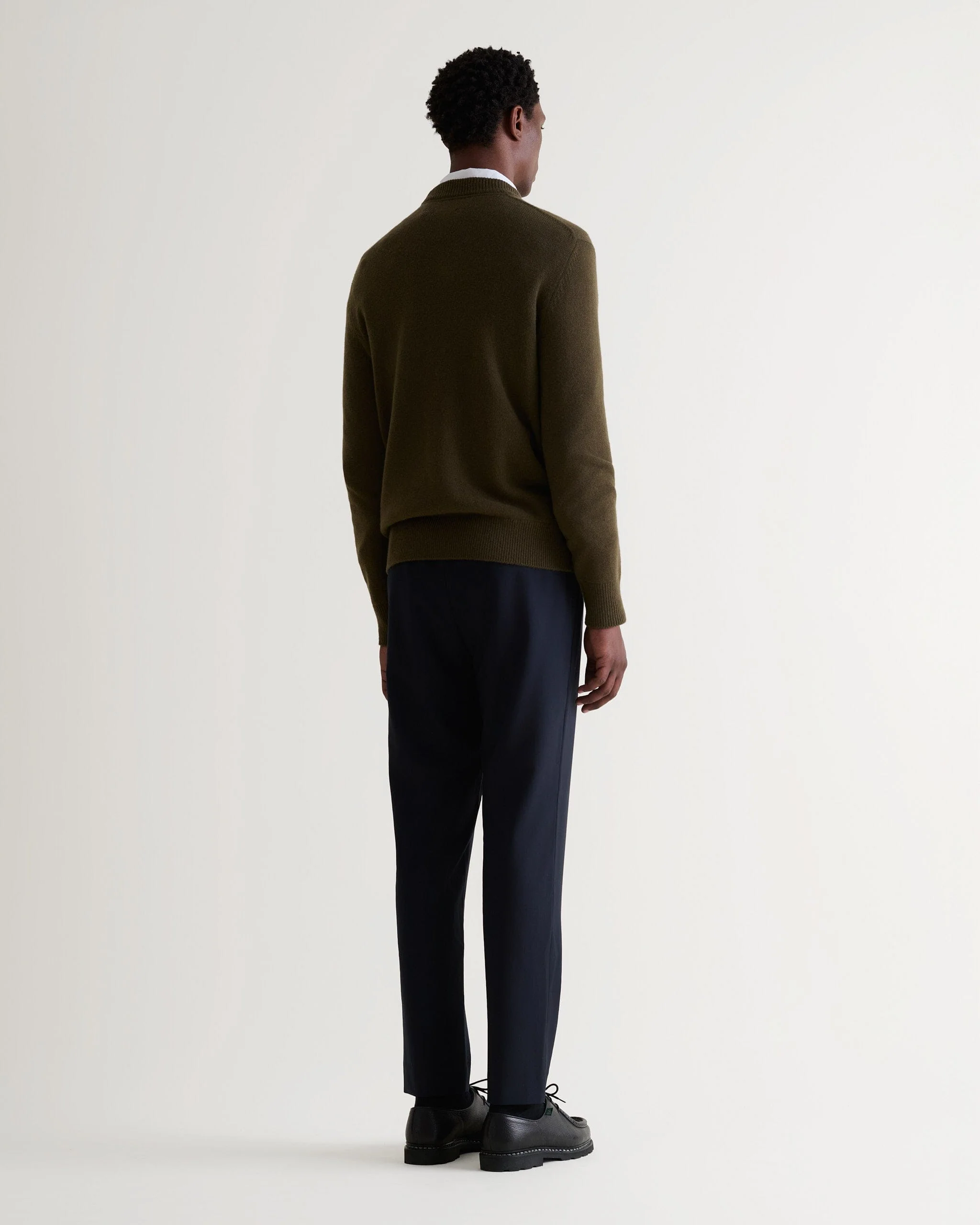Men's Finest Cashmere Mid-Weight Crew Neck Jumper - Military Green - Image 6