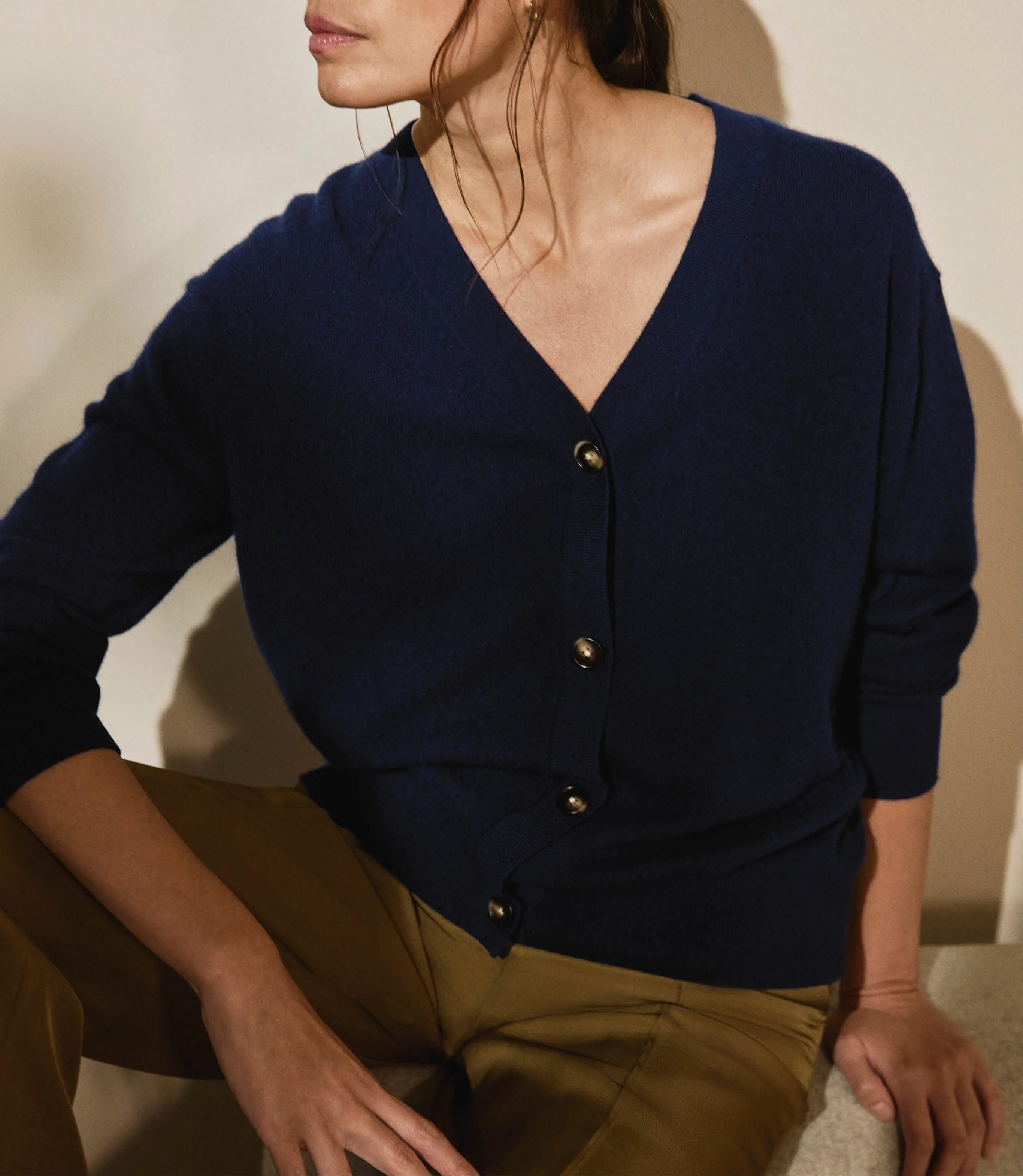 Women's Finest Cashmere Knitted V Neck Cardigan - Navy - Image 4
