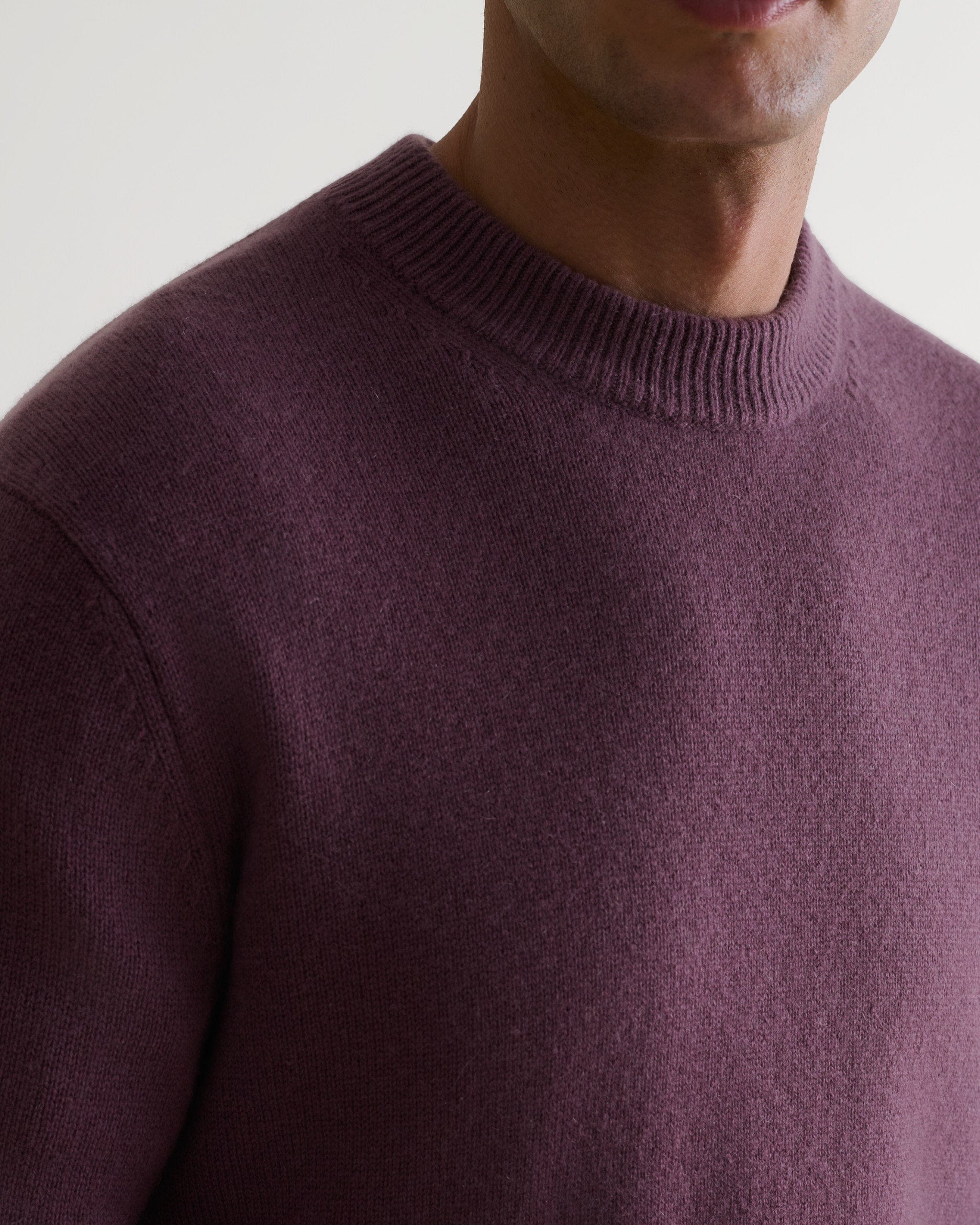 Men's Finest Cashmere Mid-Weight Crew Neck Jumper - Smoky Lilac - Image 3