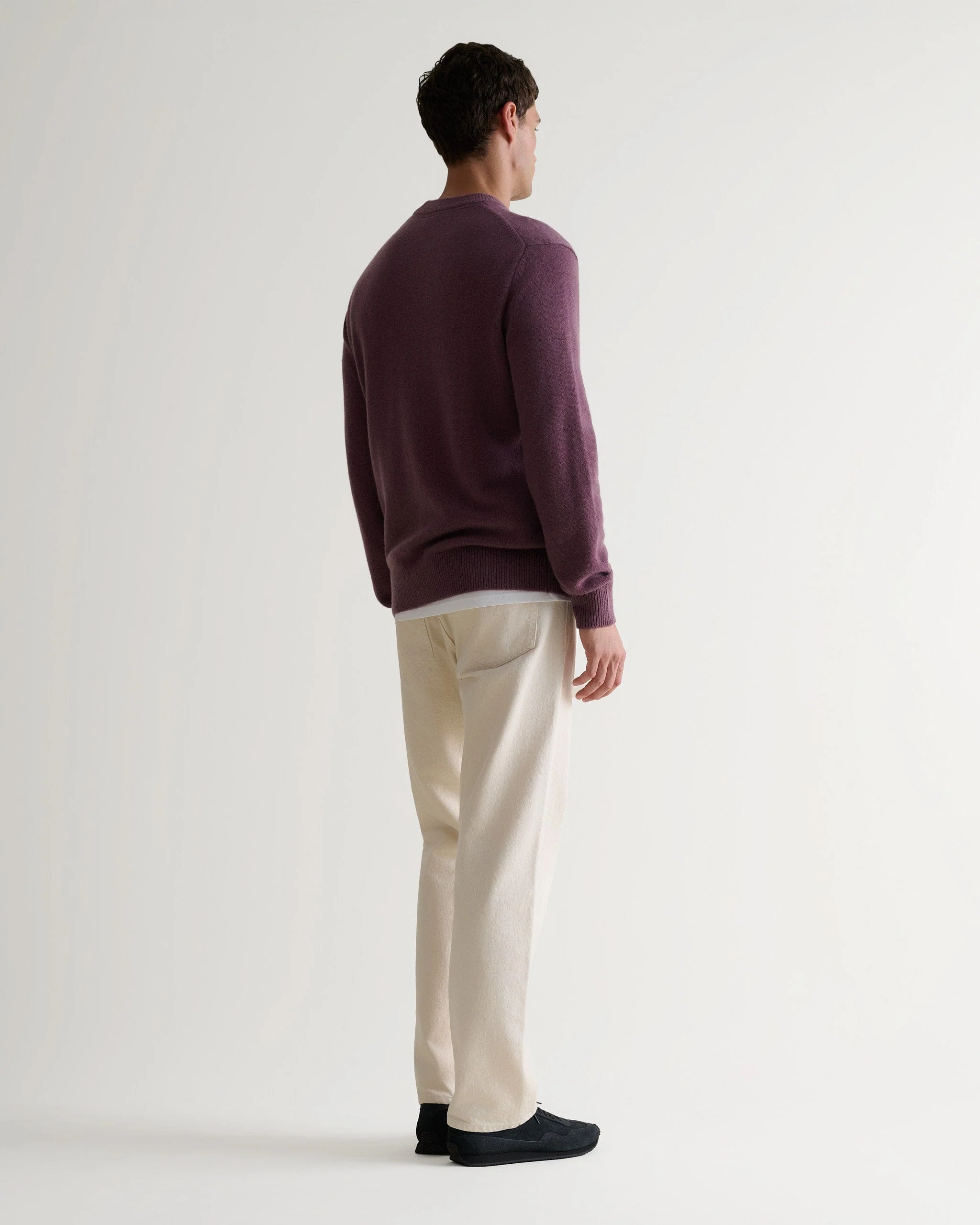 Men's Finest Cashmere Mid-Weight Crew Neck Jumper - Smoky Lilac - Image 5