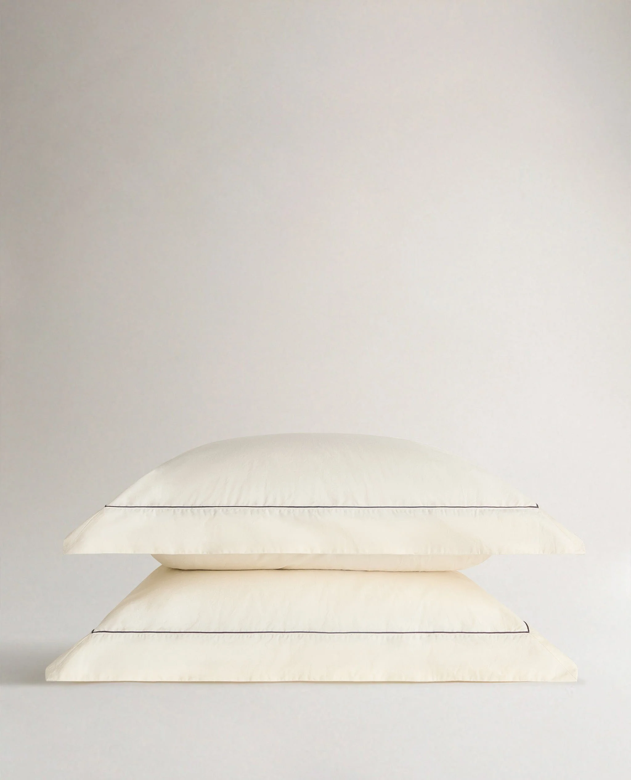 The Crisp & Cool Organic Luxury Oxford Pillowcase Set - Buttermilk Black Piping