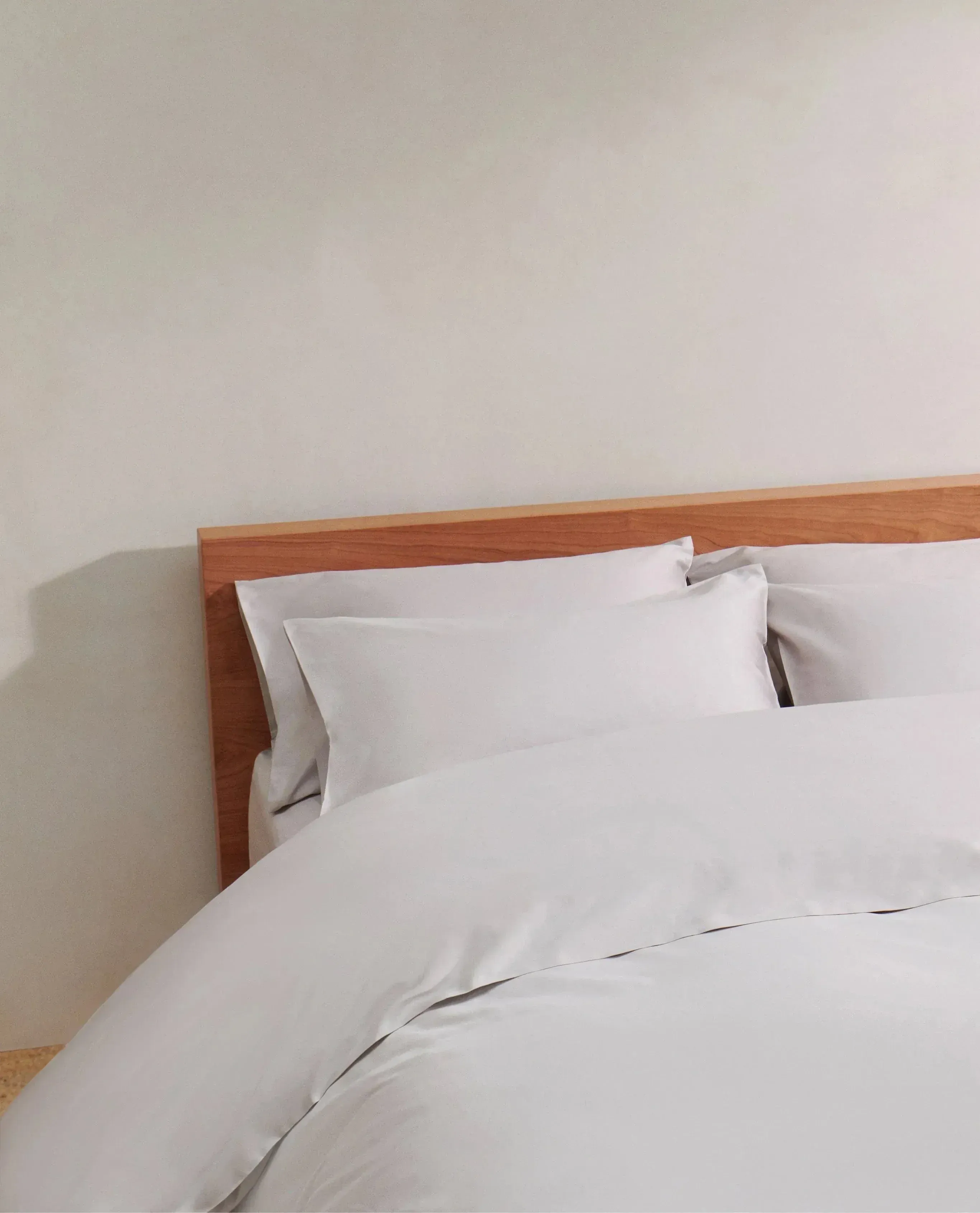 The Crisp & Cool Organic Luxury Oxford Pillowcase Set - Pebble - Image 4