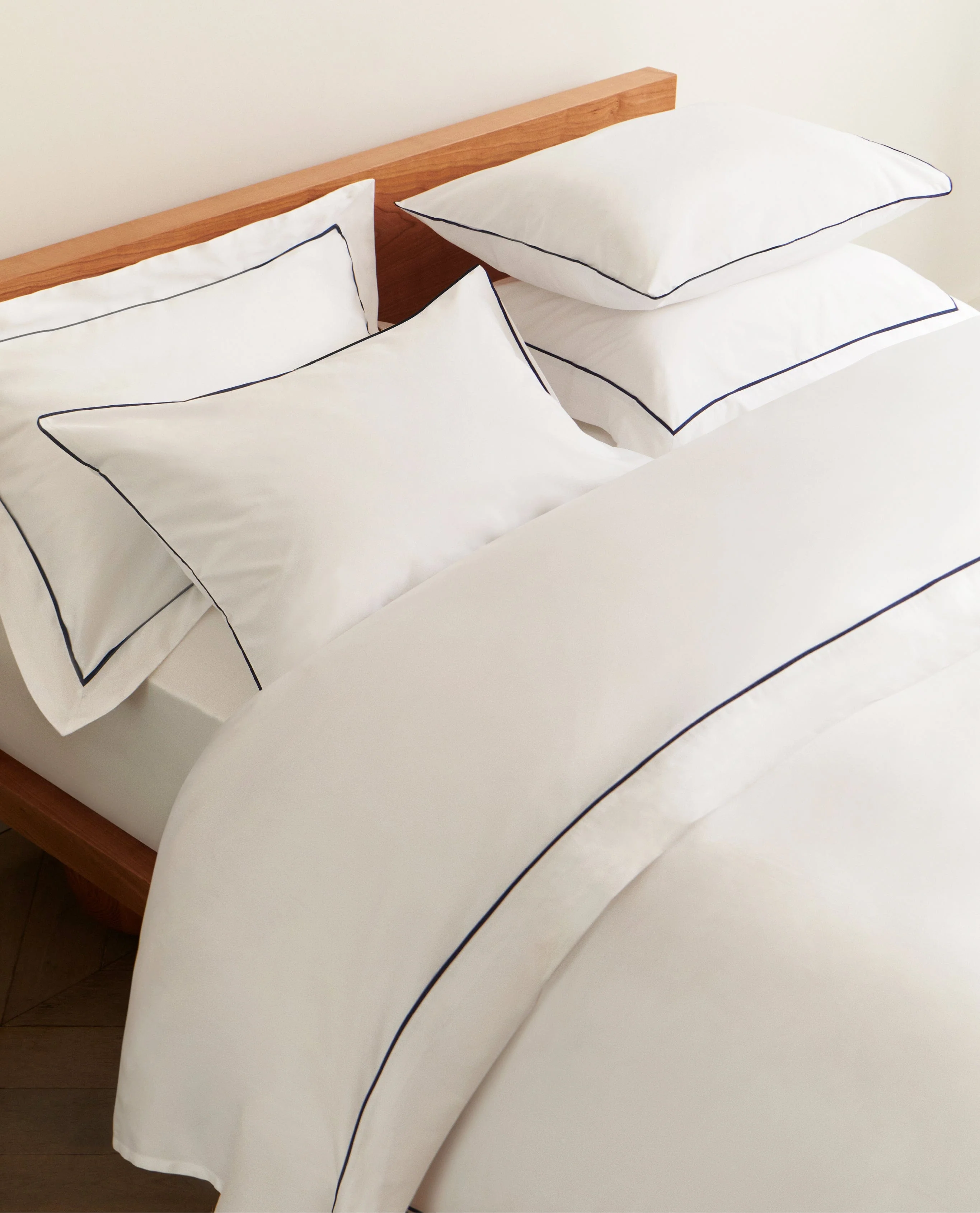 The Crisp & Cool Organic Luxury Oxford Pillowcase Set - White Navy Piping - Image 4