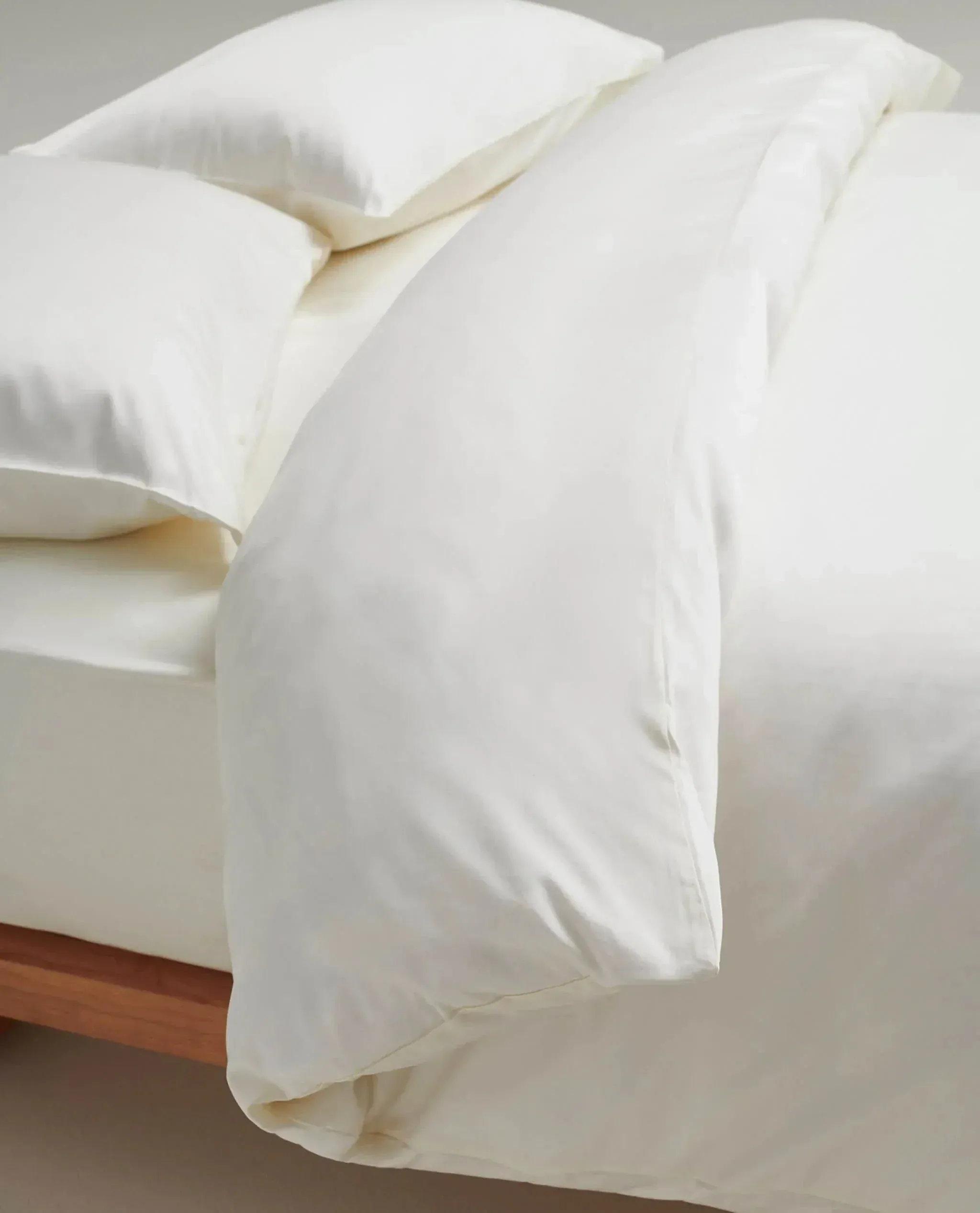 The Crisp & Cool Organic Luxury Pillowcase Set - Buttermilk - Image 4