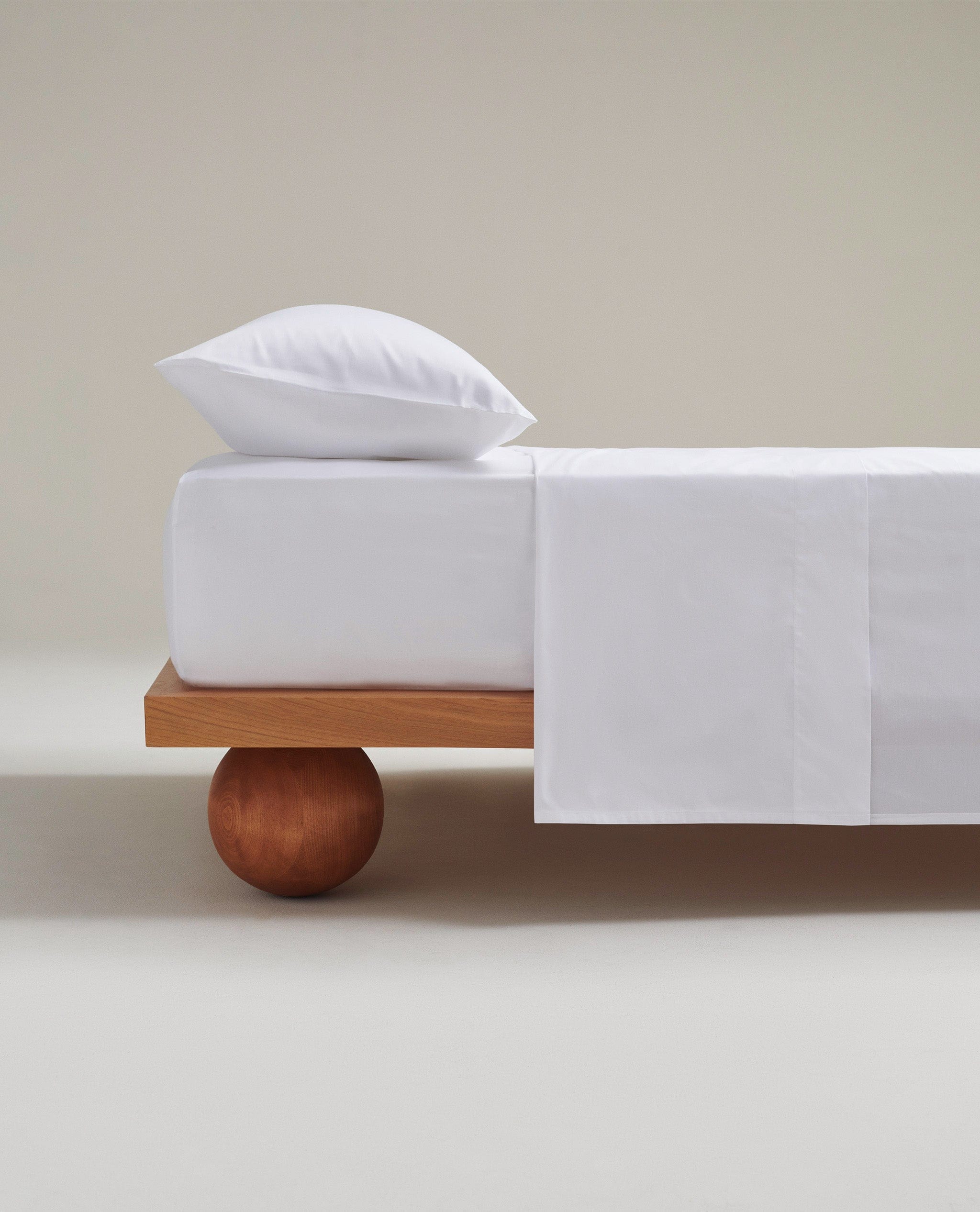 The Crisp & Cool Organic Luxury Pillowcase Set - White - Image 3