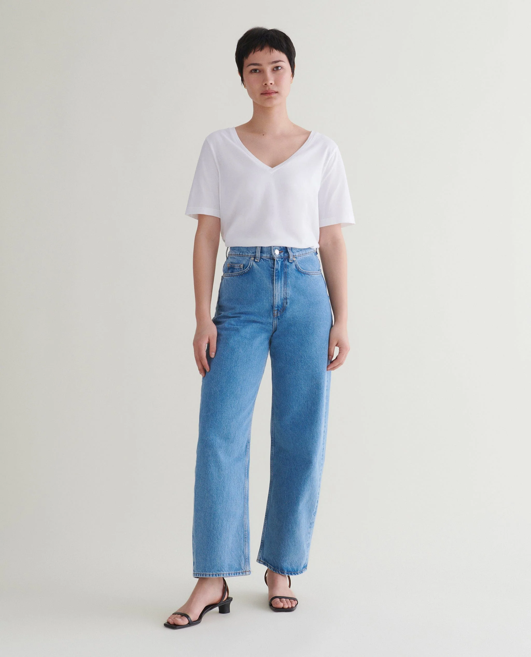 Women's V Neck Seacell T-shirt