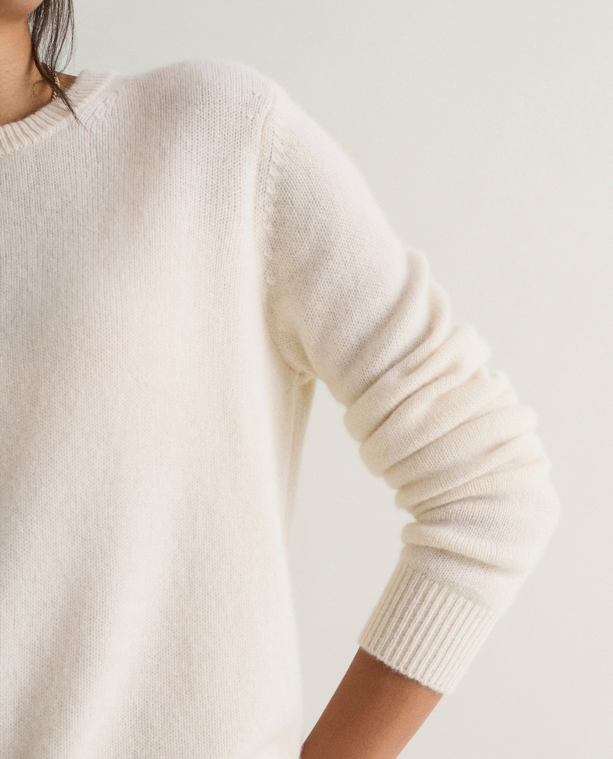 Women's Finest Cashmere Mid-Weight Crew Neck Jumper - Image 17