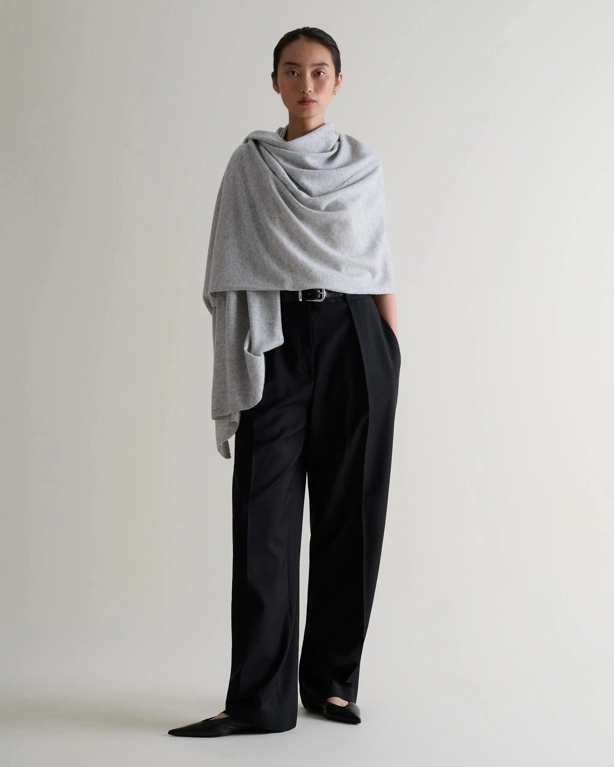 Oversized Finest Cashmere Wrap - Grey - Image 2